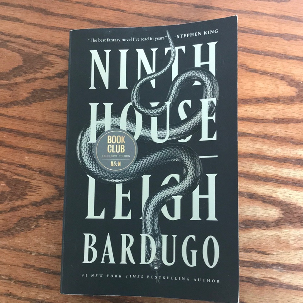 Ninth house Leigh bardugo, paperback, good condition